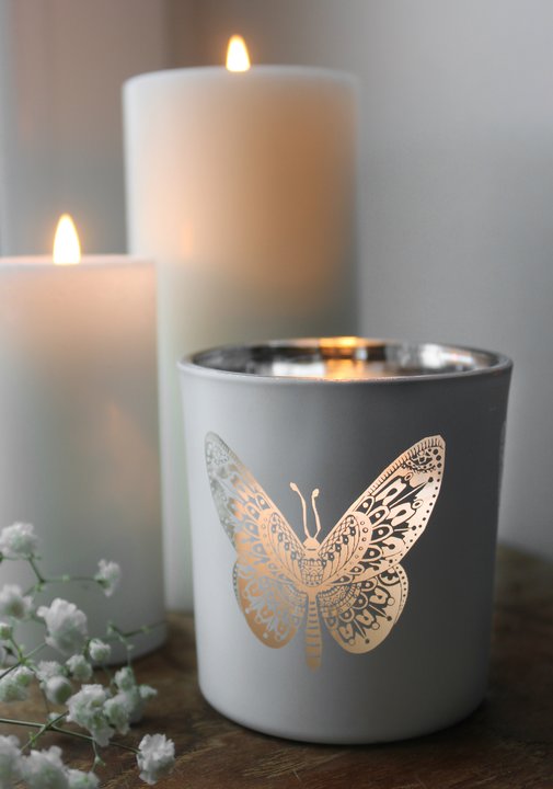 Ljuslyktor Butterfly från Majas lyktor säljs till förmån för Barncancerfonden